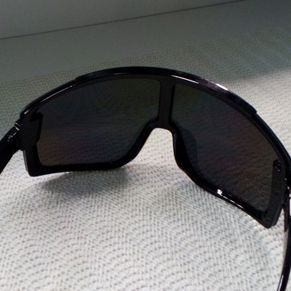 AS IS Women's Multicolor Reflective Sunglasses 🕶️ - Picture 5 of 5